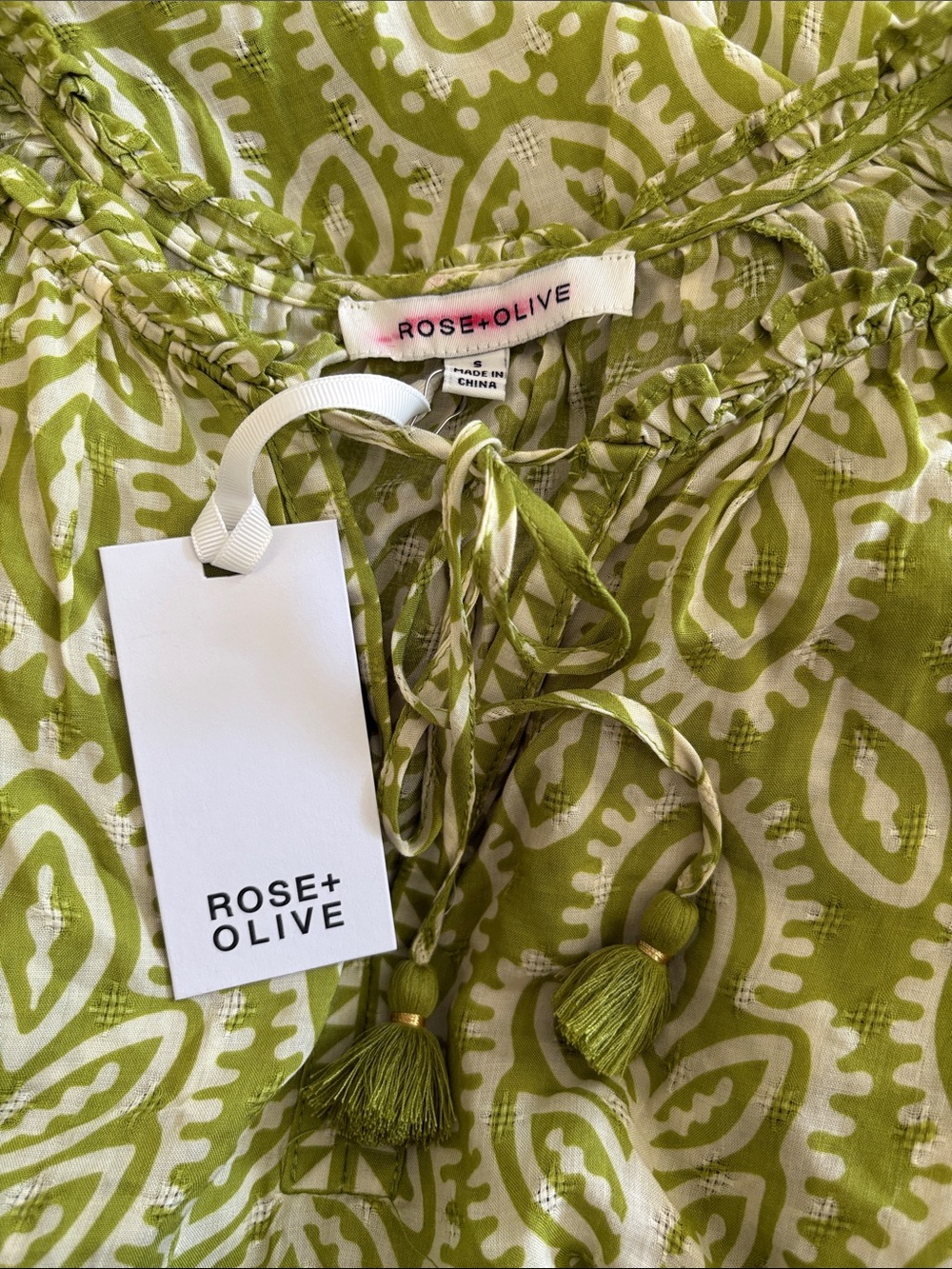 NWT Rose & Olive Lightweight Flutter Sleeve Blouse - Picture 3 of 5